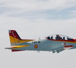 Su Majestad el Rey durante su vuelo en el E.27 Pilatus